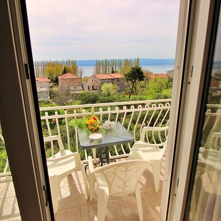 Apartments Marusic Омиш Экстерьер фото