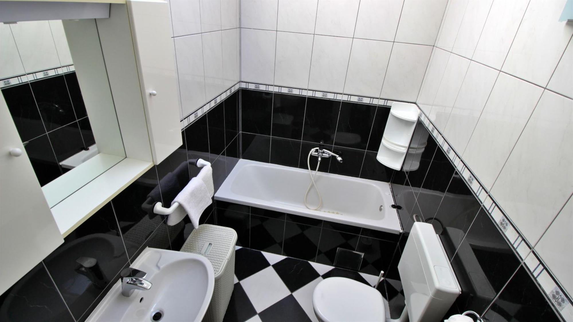 Apartments Marusic Омиш Экстерьер фото