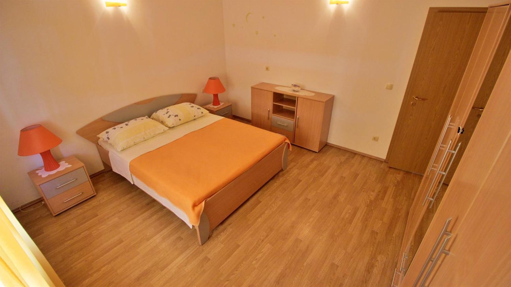 Apartments Marusic Омиш Экстерьер фото