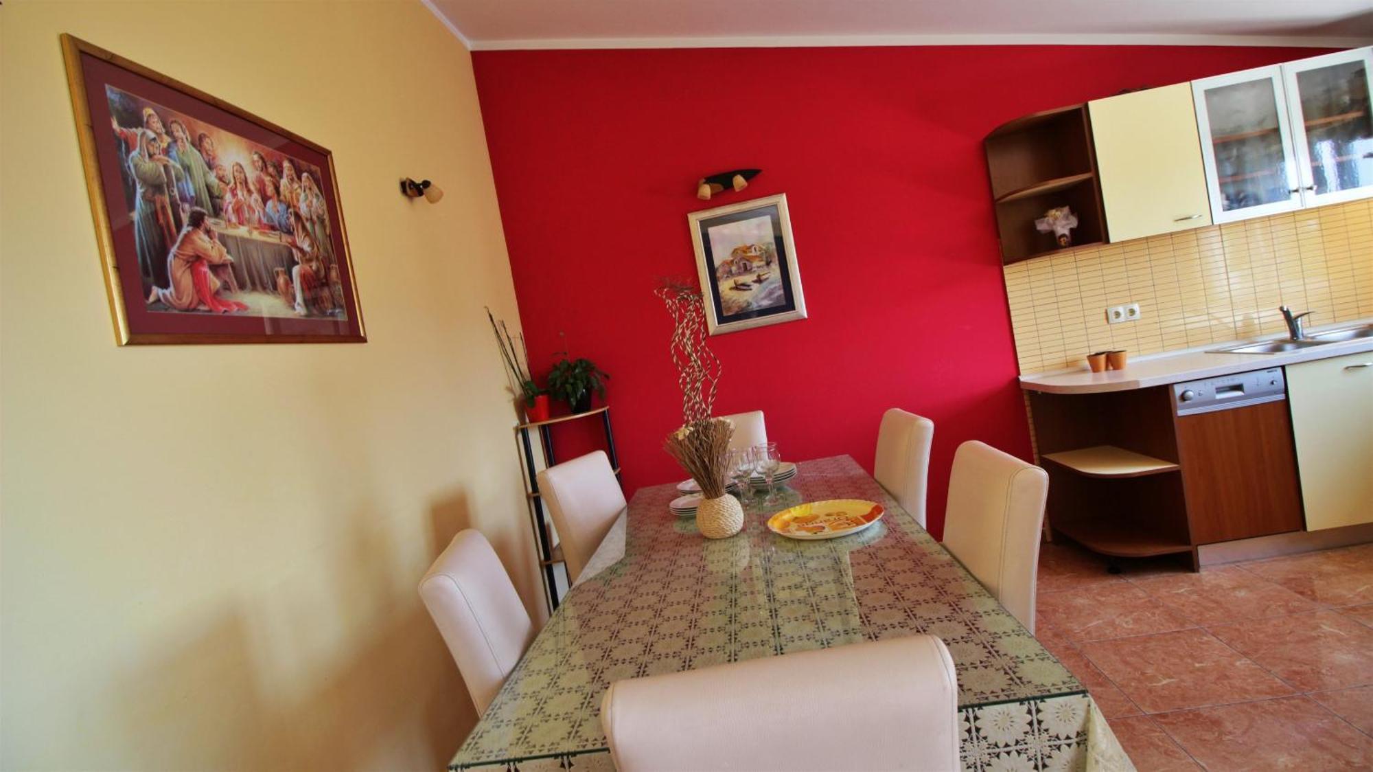 Apartments Marusic Омиш Экстерьер фото