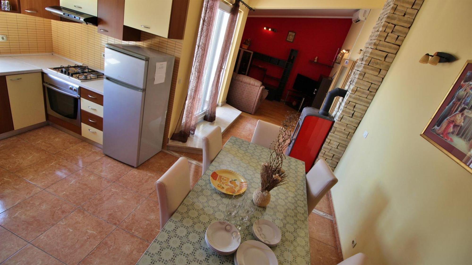 Apartments Marusic Омиш Экстерьер фото