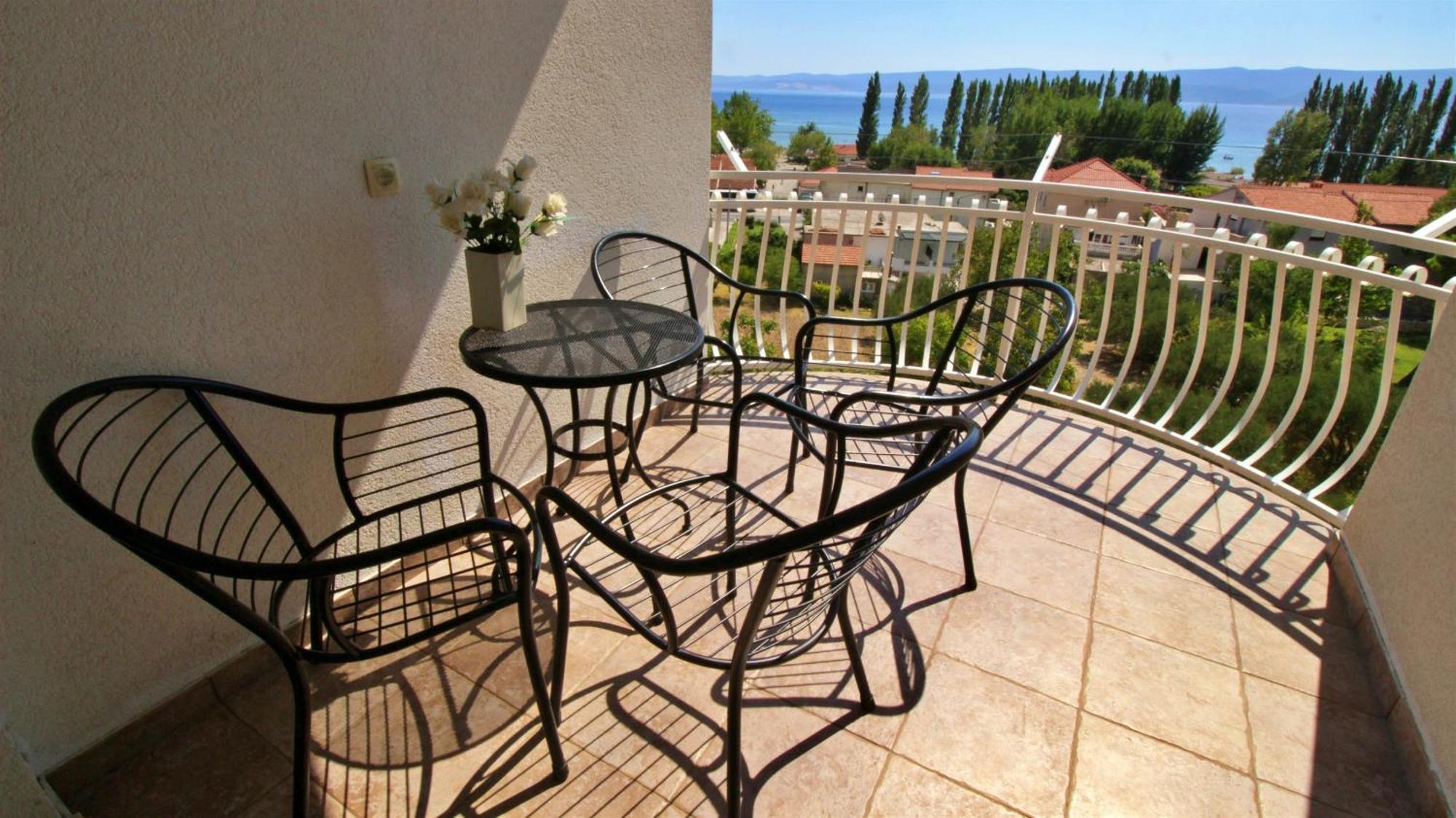 Apartments Marusic Омиш Экстерьер фото
