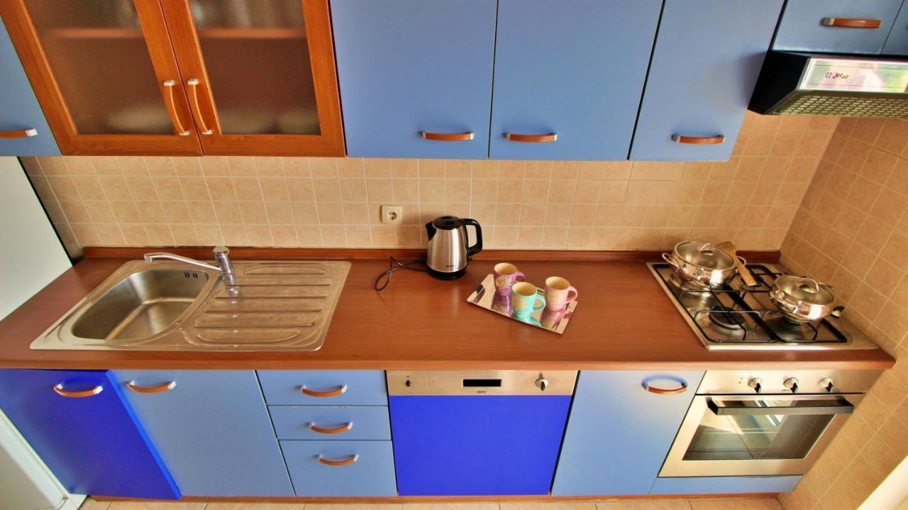Apartments Marusic Омиш Экстерьер фото